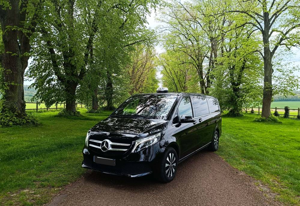 Jemycar Services Limousine - Transport de groupes jusqu'à 7 passagers dans le Vexin.jpg
